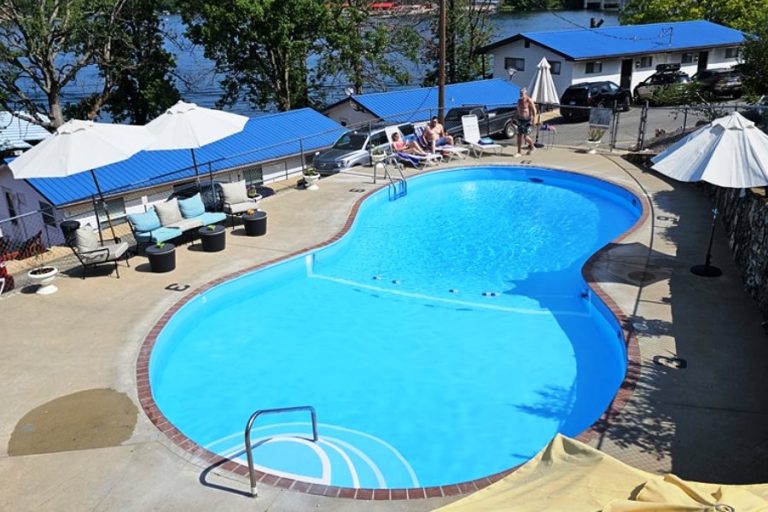 Lake Breeze Pool Overhead 900600